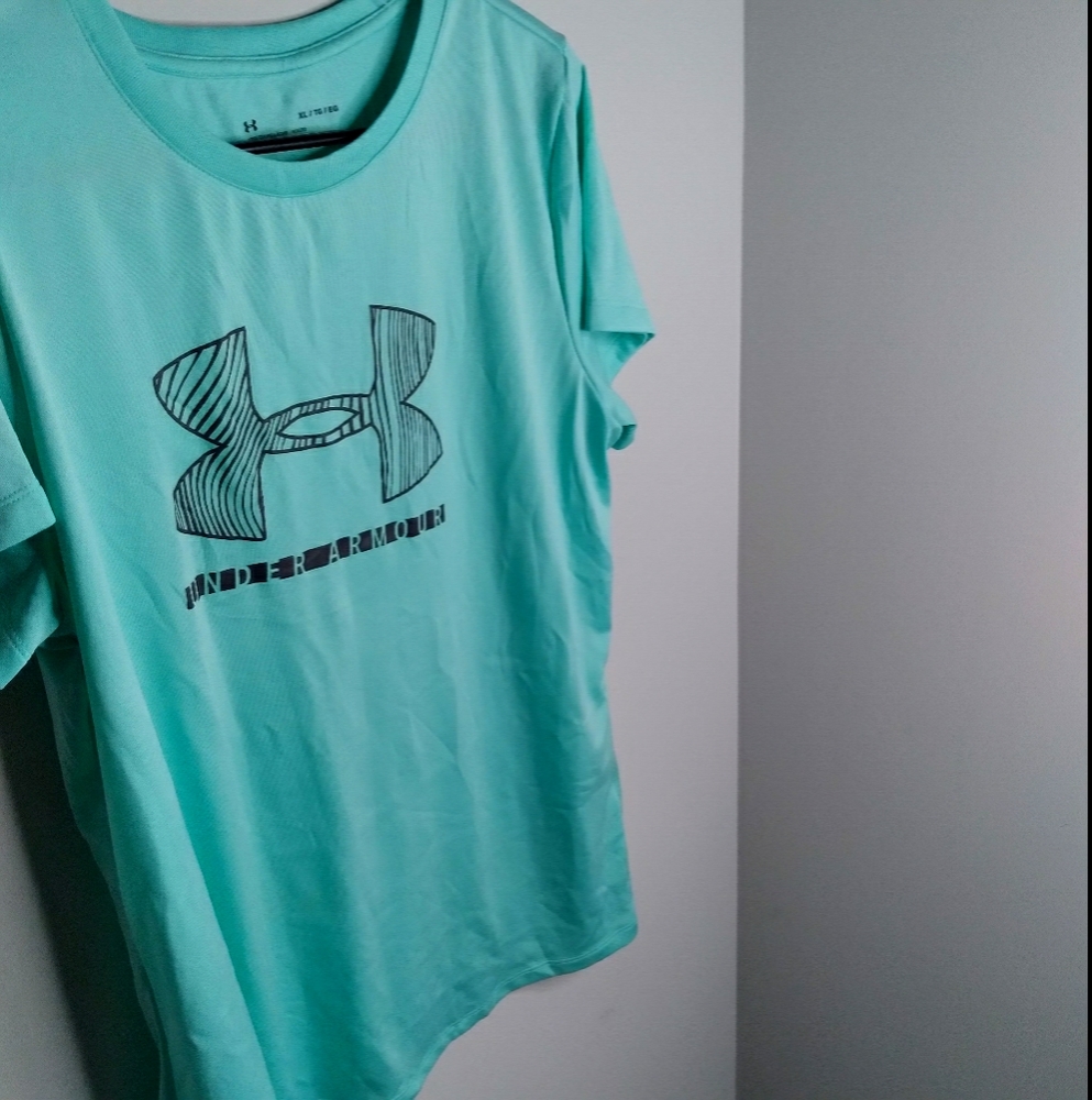 UNDERARMOUR ladies tee